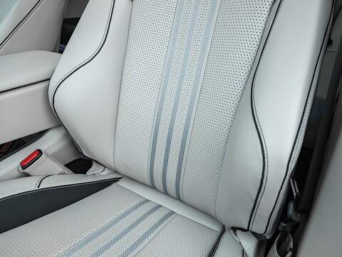 Aston Martin Dbx V8 - U5563