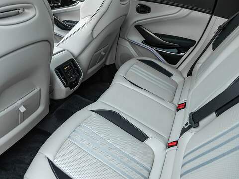 Aston Martin Dbx V8 - U5563