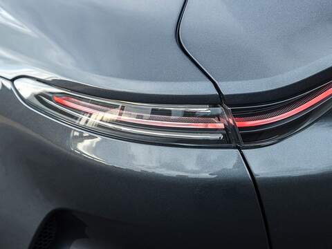 Aston Martin Dbx V8 - U5563