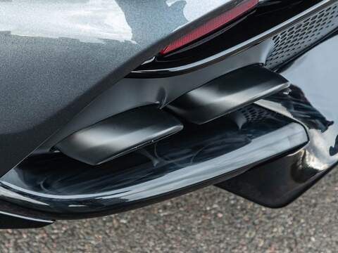 Aston Martin Dbx V8 - U5563