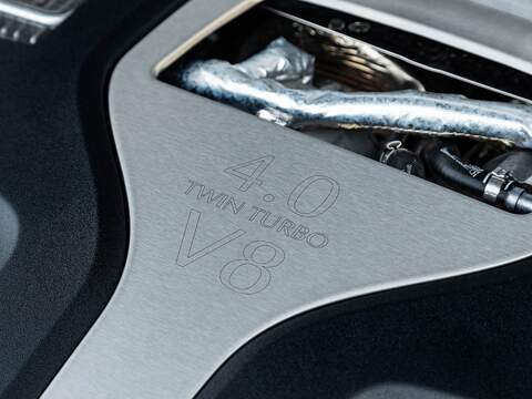 Aston Martin Dbx V8 - U5563