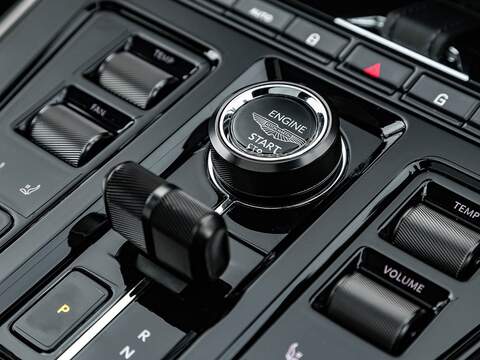 Aston Martin Dbx V8 - U5563