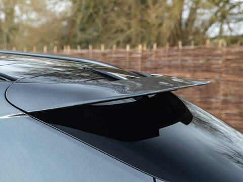 Aston Martin Dbx V8 - U5563