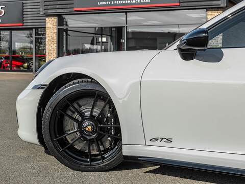 Porsche 911 Carrera 4 Gts - U5586