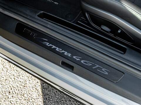 Porsche 911 Carrera 4 Gts - U5586