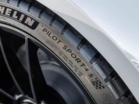 Porsche 911 Carrera 4 Gts - U5586