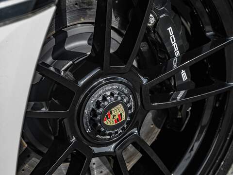 Porsche 911 Carrera 4 Gts - U5586