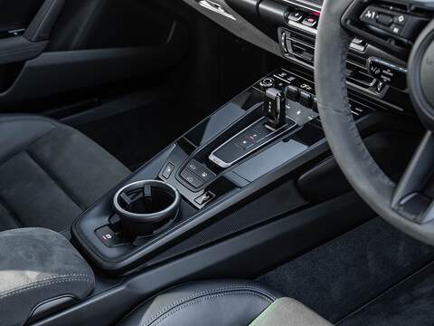 Porsche 911 Carrera 4 Gts - U5586