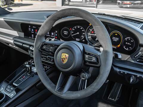 Porsche 911 Carrera 4 Gts - U5586