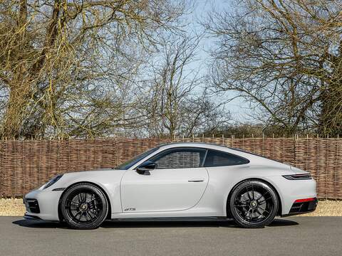Porsche 911 Carrera 4 Gts - U5586