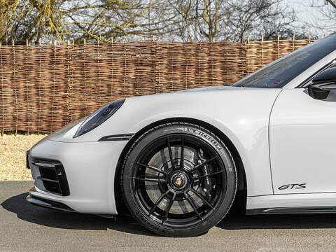 Porsche 911 Carrera 4 Gts - U5586