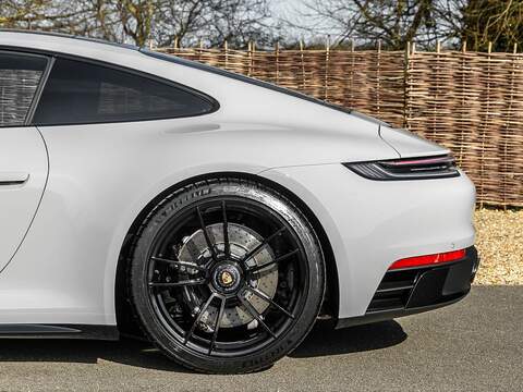 Porsche 911 Carrera 4 Gts - U5586