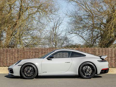 Porsche 911 Carrera 4 Gts - U5586