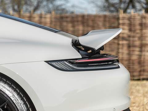 Porsche 911 Carrera 4 Gts - U5586