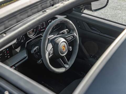 Porsche 911 Carrera 4 Gts - U5586