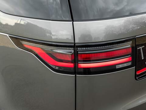 Land Rover Discovery R-Dynamic Hse - U5595