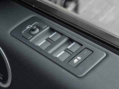 Land Rover Discovery R-Dynamic Hse - U5595