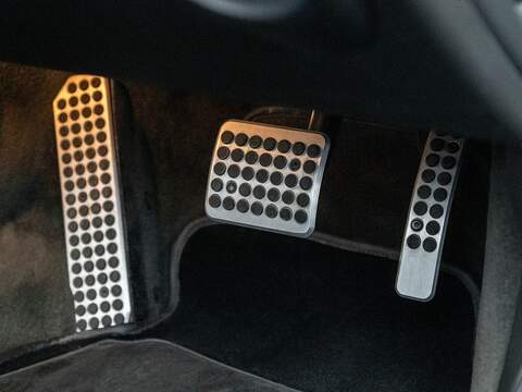 Aston Martin Dbs V12 - U5602