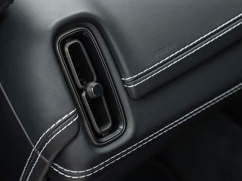 Aston Martin Dbx V8 - U5604