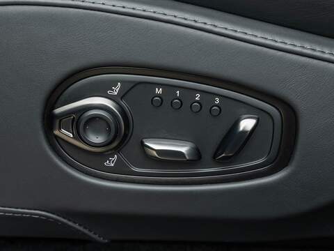 Aston Martin Dbx V8 - U5604