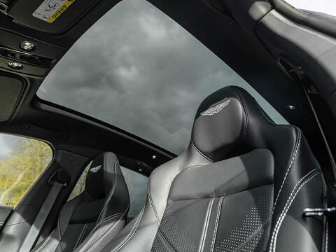 Aston Martin Dbx V8 - U5604