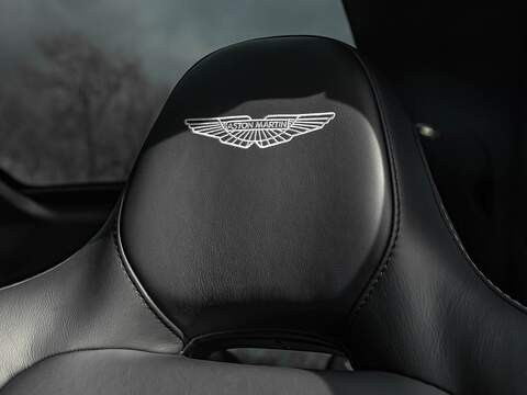 Aston Martin Dbx V8 - U5604