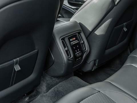 Aston Martin Dbx V8 - U5604