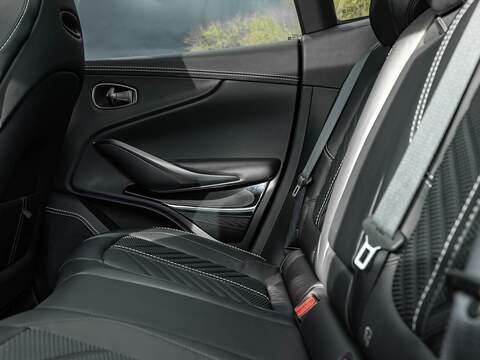 Aston Martin Dbx V8 - U5604