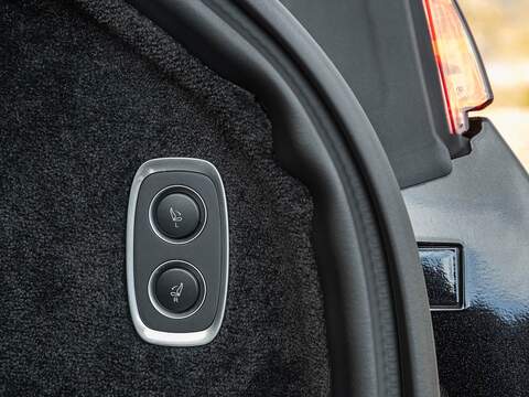 Aston Martin Dbx V8 - U5604