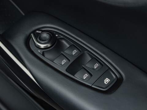 Aston Martin Dbx V8 - U5604