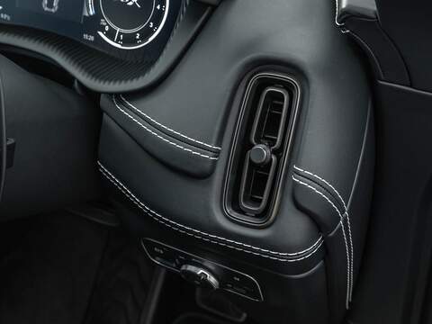 Aston Martin Dbx V8 - U5604