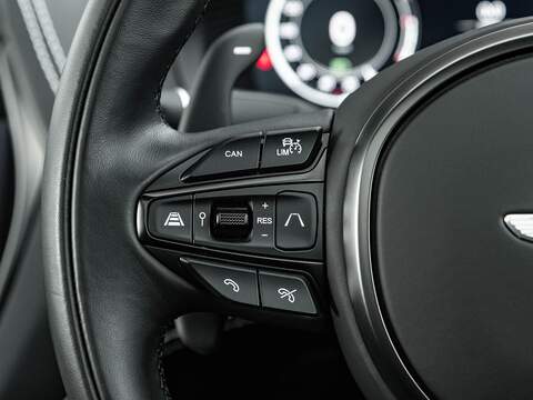 Aston Martin Dbx V8 - U5604