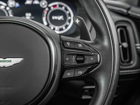 Aston Martin Dbx V8 - U5604