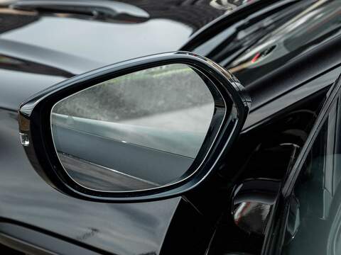 Aston Martin Dbx V8 - U5604