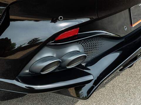 Aston Martin Dbx V8 - U5604