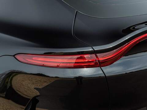 Aston Martin Dbx V8 - U5604