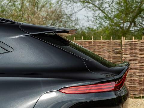 Aston Martin Dbx V8 - U5604