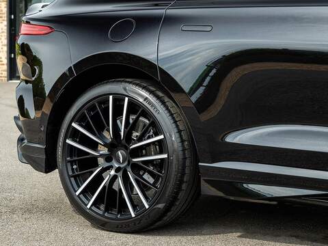 Aston Martin Dbx V8 - U5604
