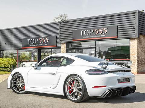 Porsche 718 Cayman Gt4 - U5612