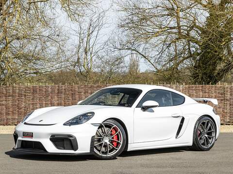 Porsche 718 Cayman Gt4 - U5612