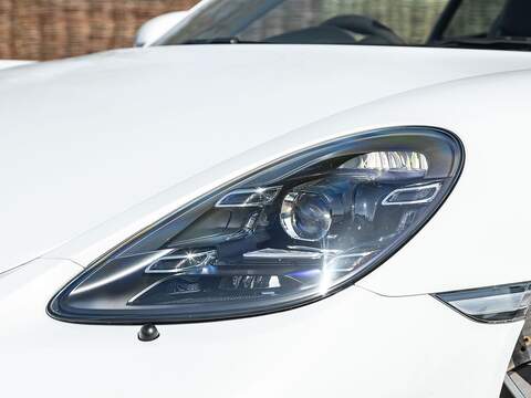 Porsche 718 Cayman Gt4 - U5612