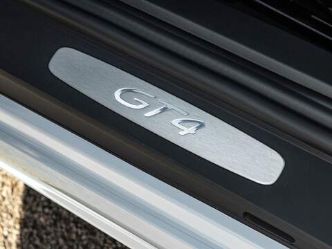 Porsche 718 Cayman Gt4 - U5612