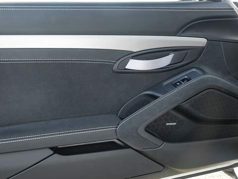 Porsche 718 Cayman Gt4 - U5612