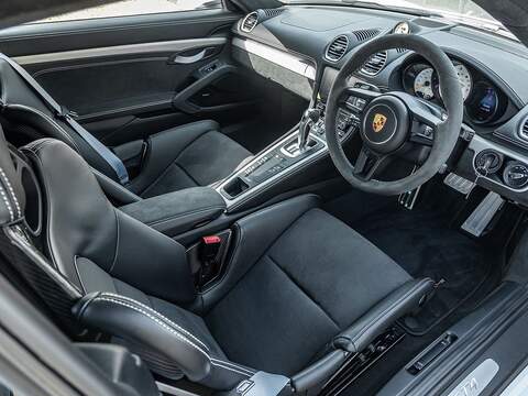 Porsche 718 Cayman Gt4 - U5612