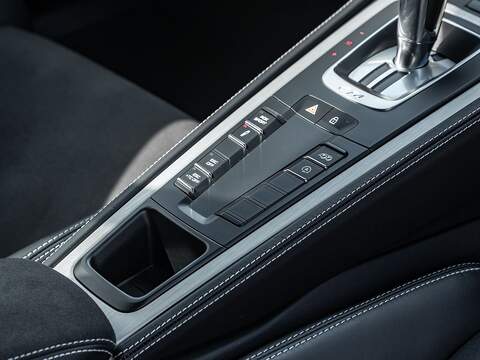 Porsche 718 Cayman Gt4 - U5612