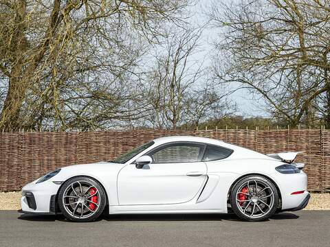 Porsche 718 Cayman Gt4 - U5612