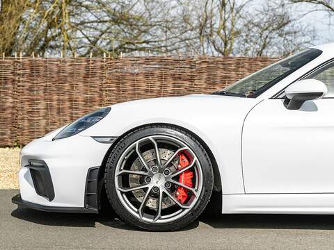 Porsche 718 Cayman Gt4 - U5612