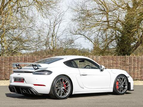 Porsche 718 Cayman Gt4 - U5612