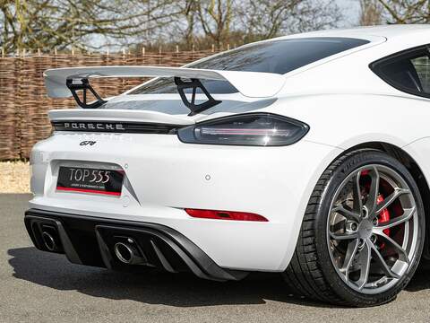 Porsche 718 Cayman Gt4 - U5612