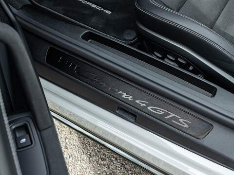 Porsche 911 Carrera 4 Gts Pdk - U5625